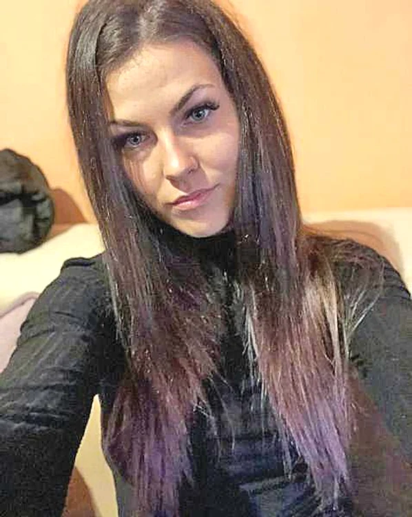 
    Denisa a fost bătută în scara blocului în noiembrie 2018  