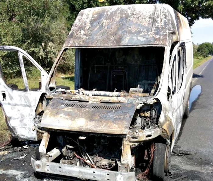 În maşina cu pricina se aflau tot echipamentul de scenă şi absolut toate instrumentele formaţiei.