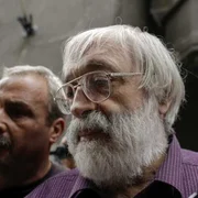 Gregorian Bivolaru este escortat de politisti catre o masina de politie dupa ce a fost audiat de procurori in dosarul in care este acuzat de trecere frauduloasa a frontierei in Bucuresti 24 august 2016 Inquam Photos  Octav Ganea