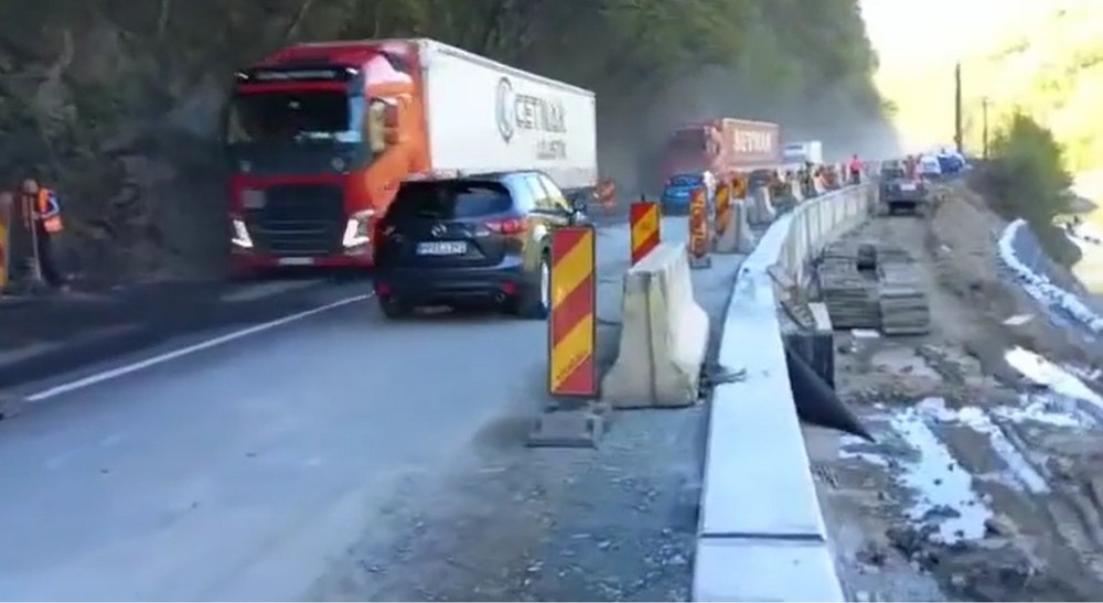 Cum se circulă pe Valea Oltului, în minivacanța de 1 Mai. Condiții pentru traficul greu FOTO VIDEO