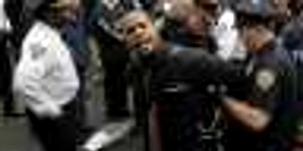 Sâmbătă au fost arestaţi 700 de protestatari din cadrul Mişcării "Ocupaţi Wall Street"