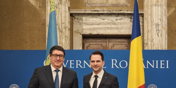 Almassadam Satkaliyev, ministrul Energiei din Kazahstan, şi Sebastian Burduja, min Energiei jpg