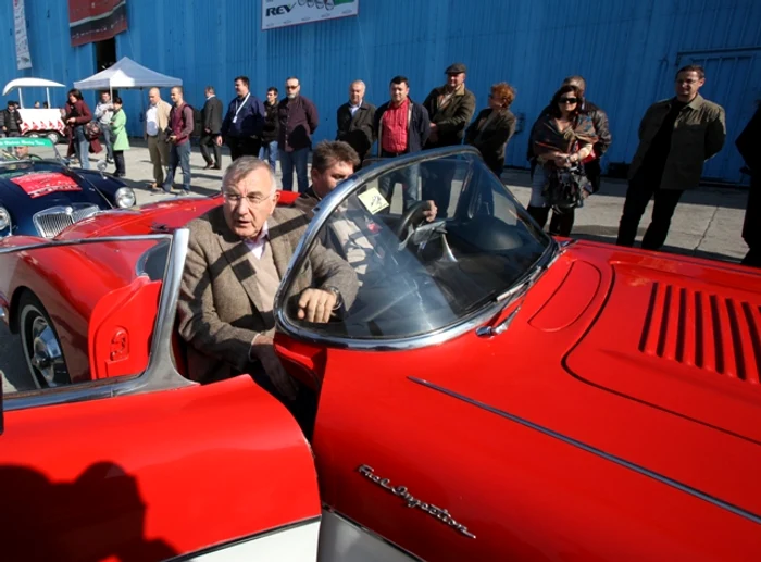 Andrei Chiliman s-a plimbat prin Capitală la bordul unui Chevrolet Corvette din 1958