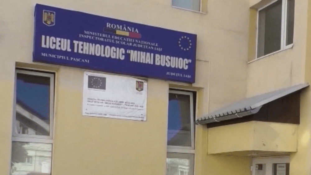 Filme pentru adulţi prezentate pe o tablă interactivă la o şcoală din Paşcani. Ce spun autoritățile