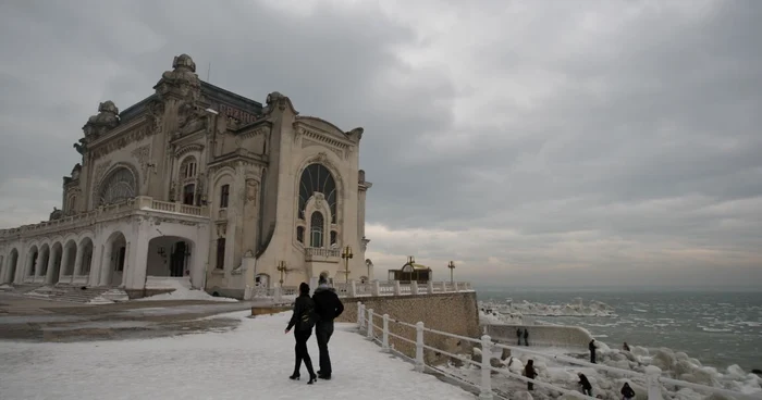 Medicii recomandă plimbarea pe malul mării