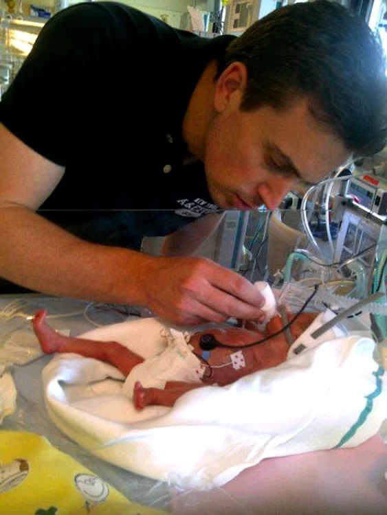 
    Cătălin Ivan, mândru de tripletele lui (foto:Facebook)  