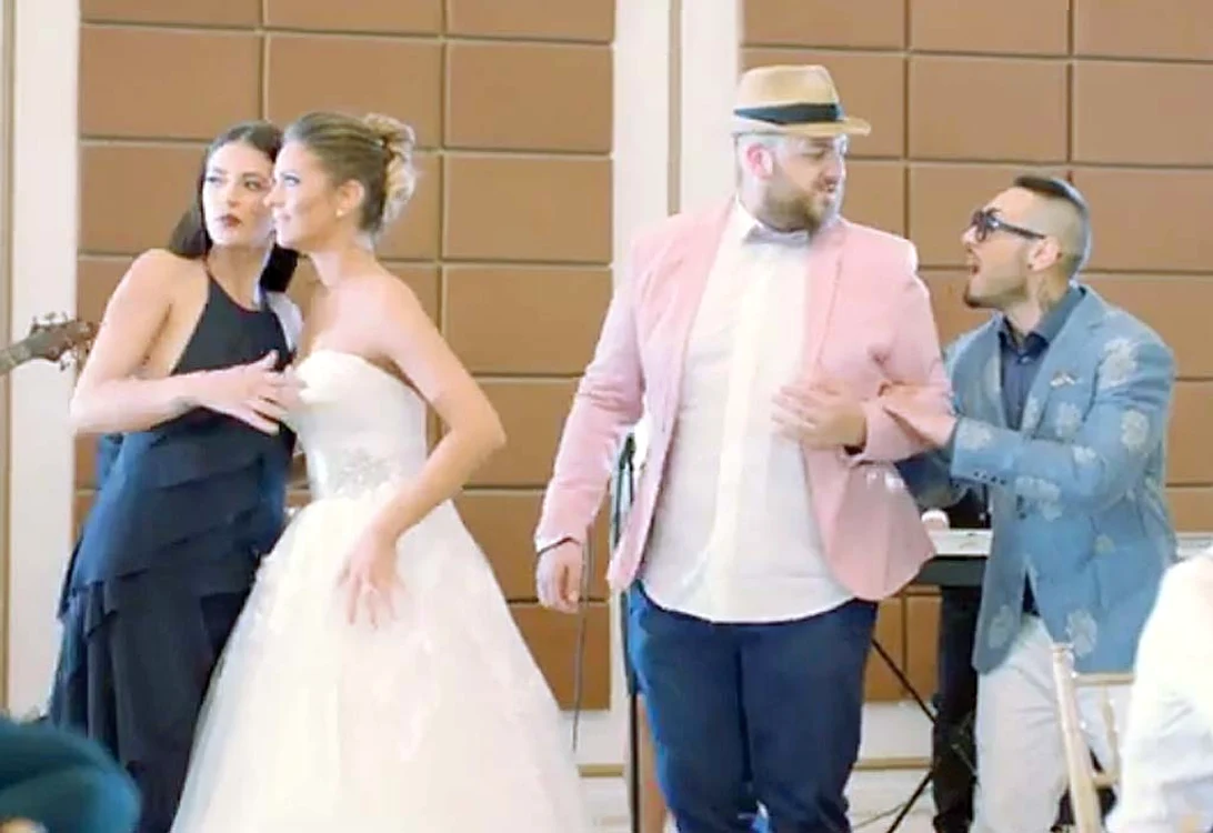 Alex Velea şi Antonia s-au distrat de minune cu ”finul” lor, Boier Bibescu, la filmări