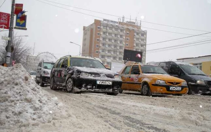 Cu noua substanţă, maşinile nu vor mai rămâne blocate în trafic