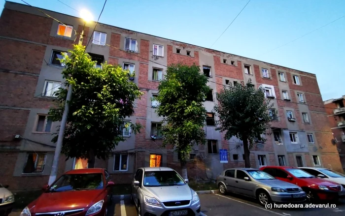 Cămin din anii 70, Deva. Foto> Daniel Guță. ADEVĂRUL