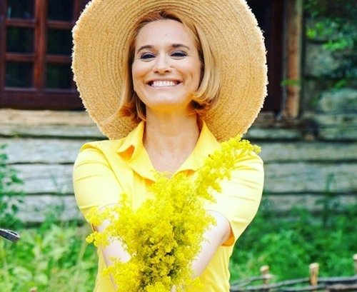 1 andreea esca salariu jpg jpeg