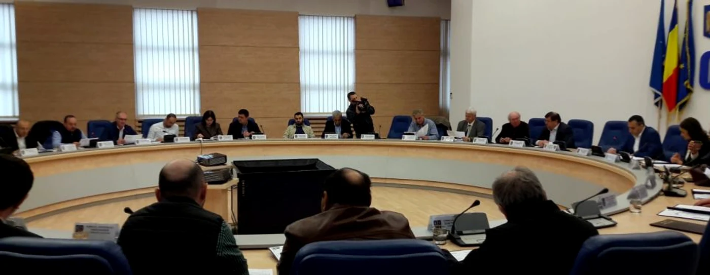 Consilierii judeţeni au aprobat astăzi sumele care revin localităţilor din impozitul pe venit şi TVA FOTO: Alina Mitran