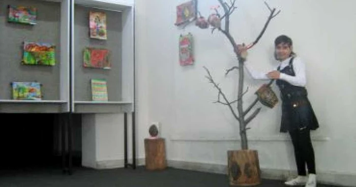 Turnu Severin: Expoziție de pictură pe materiale neconvenționale