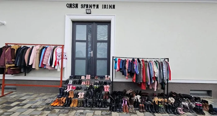 Haine și încălțăminte gata pentru donație FOTO Ana Maria Macuc