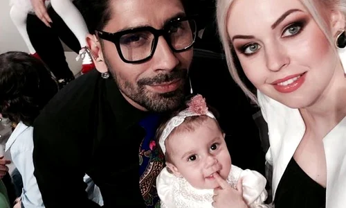 Connect R, Misha și Maya sunt o familie fericită jpeg