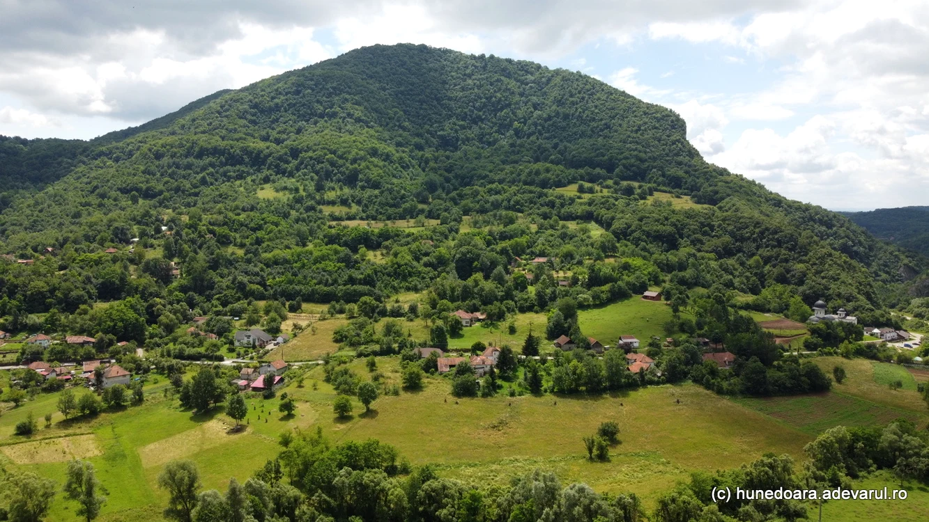 Munții Metaliferi sunt învăluiți în mister / foto: Daniel Guță