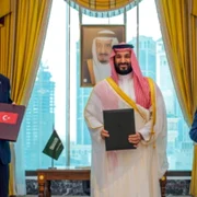 Președintele Turciei, Recep Tayyip Erdoğan, prințul moștenitor al Arabiei Saudite, Mohammed bin Salman, și premierul Pakistanului, Shehbaz Sharif FOTO X