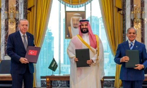 Președintele Turciei, Recep Tayyip Erdoğan, prințul moștenitor al Arabiei Saudite, Mohammed bin Salman, și premierul Pakistanului, Shehbaz Sharif FOTO X
