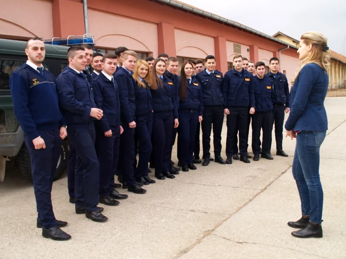 22 de studenti executa stagiul de pregatire politieneasca la Politia de Frontiera Mehedinti FOTO STPF Mehedinti