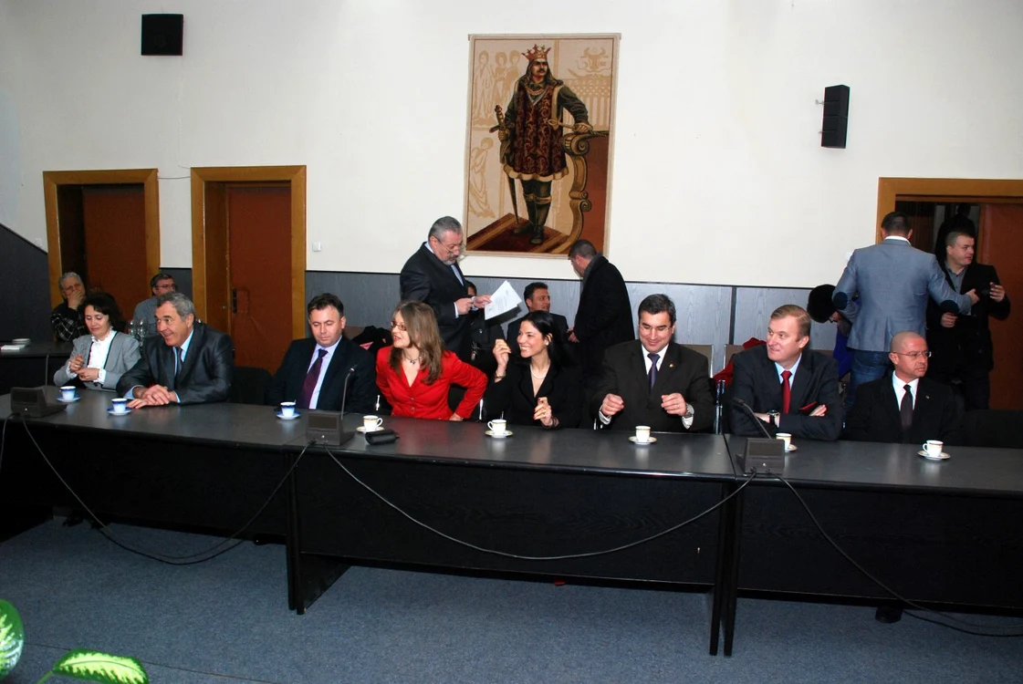Toţi parlamentarii de Vaslui au fost felicitaţi de cei prezenţi la eveniment FOTO: adevarul