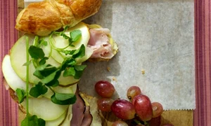 croissant cu unt jpeg