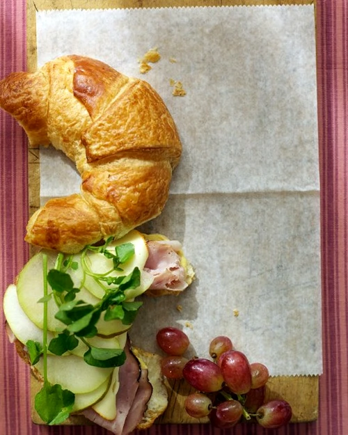 croissant cu unt jpeg