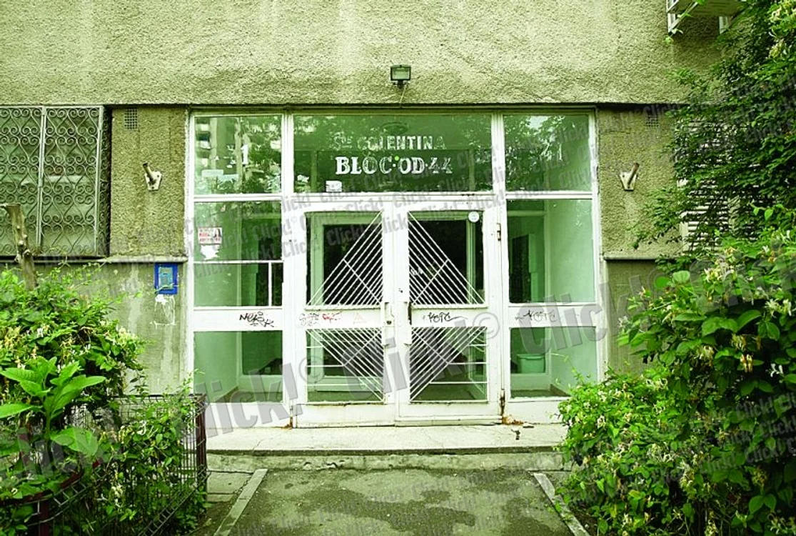 Așa arată blocul  în care locuiește  amanta lui  Ploieșteanu
