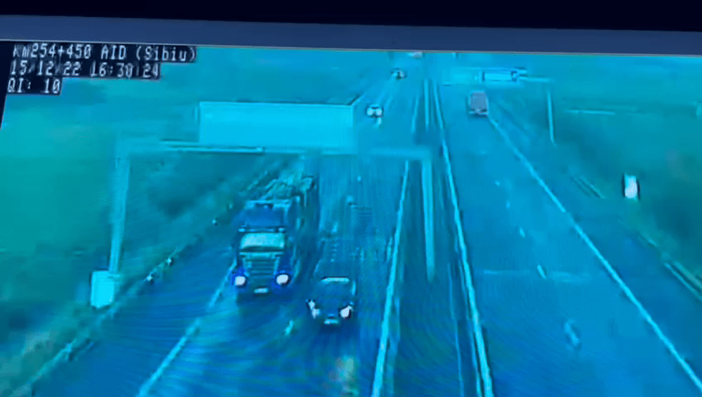 Imagini cu accidentul mortal de pe A1, surprinse de o cameră de supraveghere. Cauza tragediei VIDEO