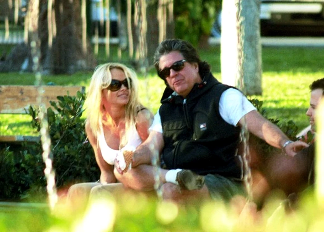 Pamela Anderson şi Jon s-au despărţit după un mariaj de 12 zile Foto: Profimedia