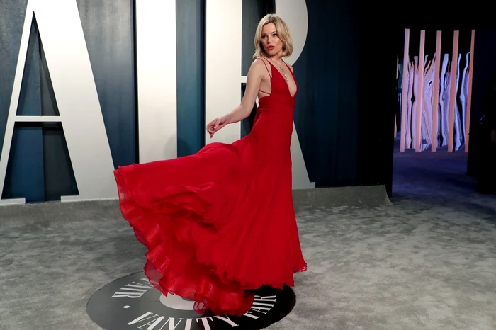 9 elizabeth banks vanity fair 2020 4 jpg jpeg