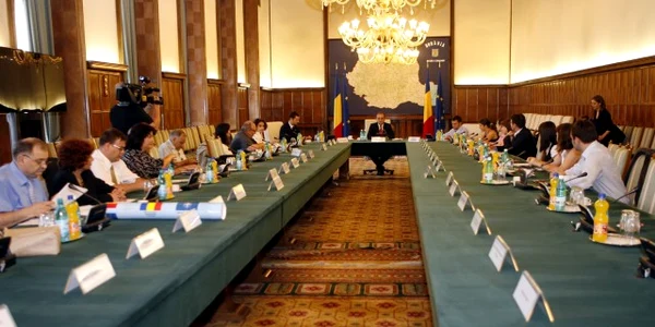 Renegocierile cu FMI şi CE vor fi purtate de şase miniştri