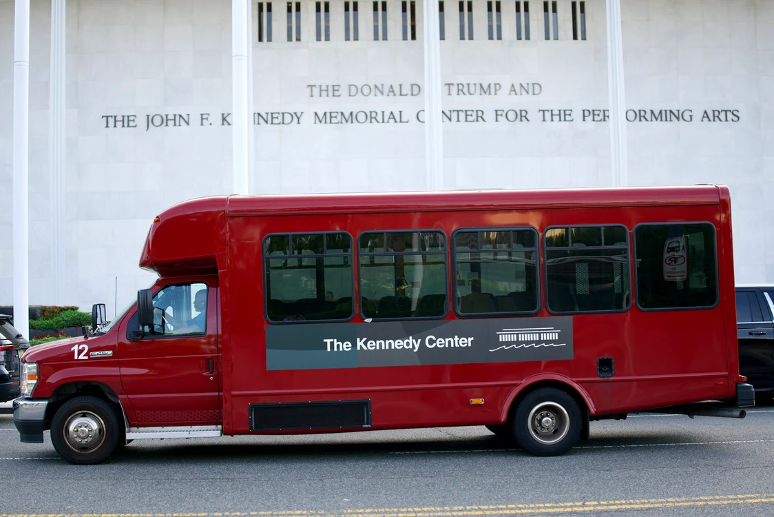 Numele lui Donald Trump va fi retras de pe Kennedy Center 