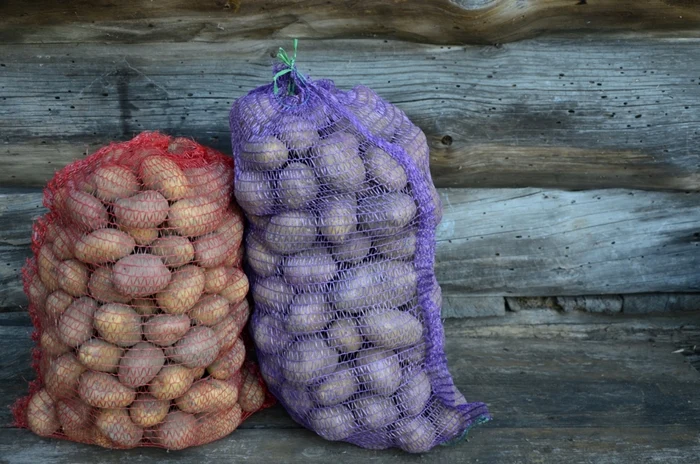 Cum a fost păcălit un român la piață când a cumpărat cartofi / Foto: Shutterstock
