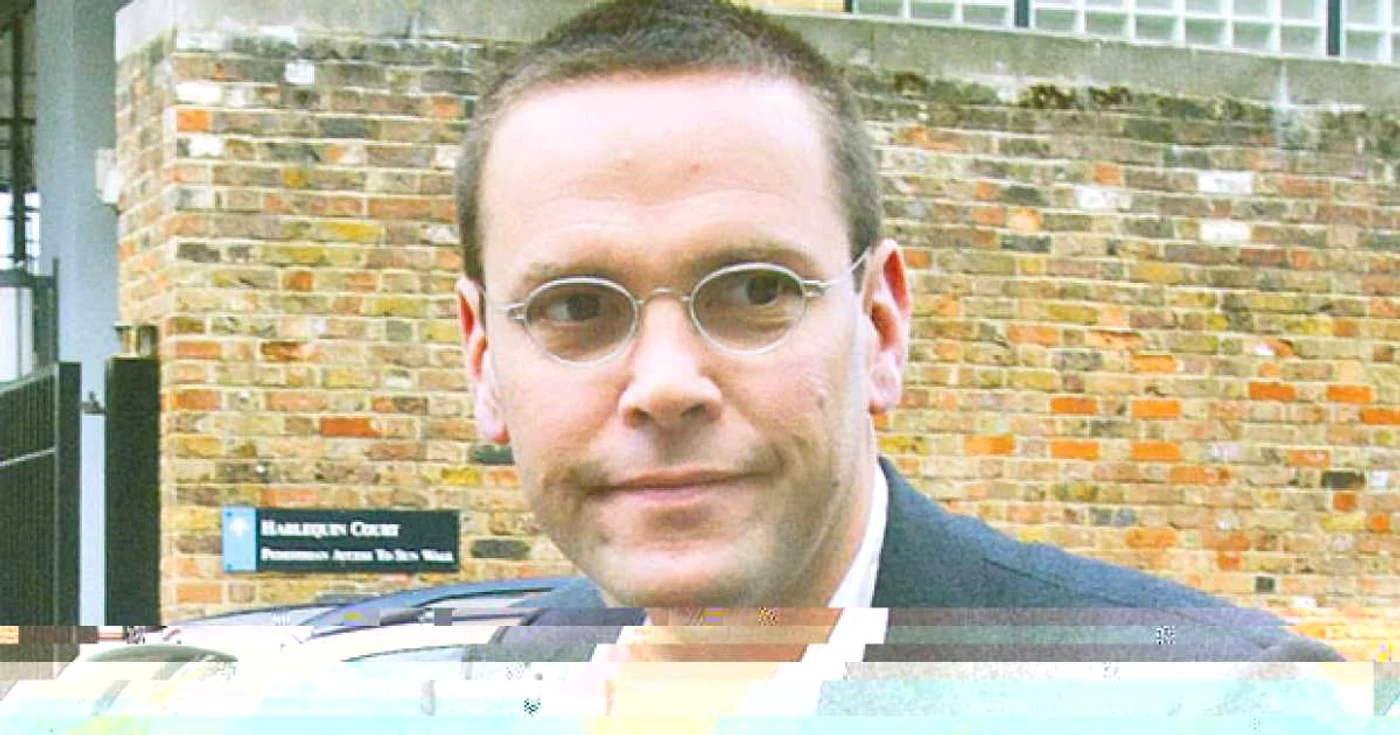 James Murdoch şi-a dat demisia din funcţia  de preşedinte al BSkyB  cu câteva zile înainte  de anunţul official privind spargerea emailurilor