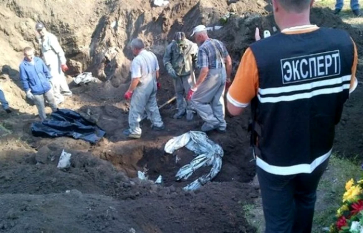 
    Momentul în care experţii găsesc primele cadavre  