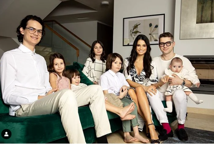 Anca Serea, alături de Adi Sînă şi cei şase copii