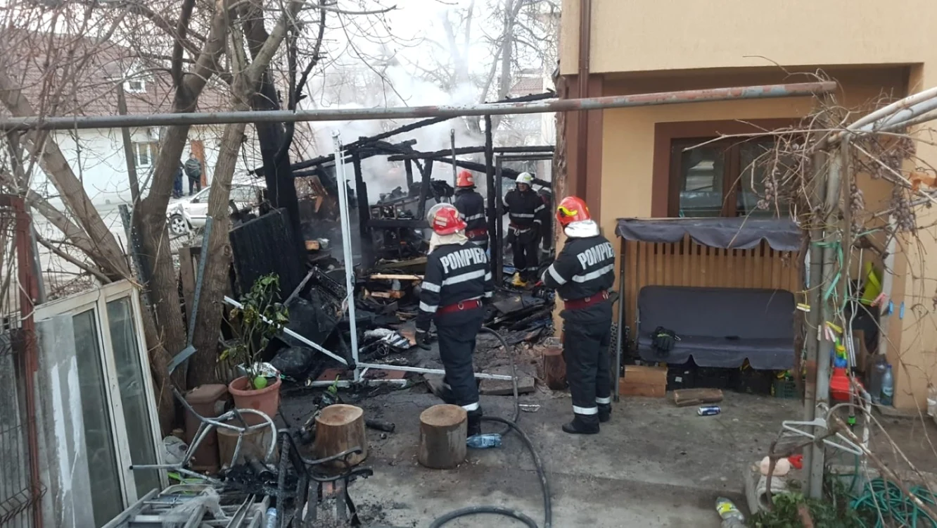 Casa unde a izbucnit incendiul FOTO ISU Drobeta