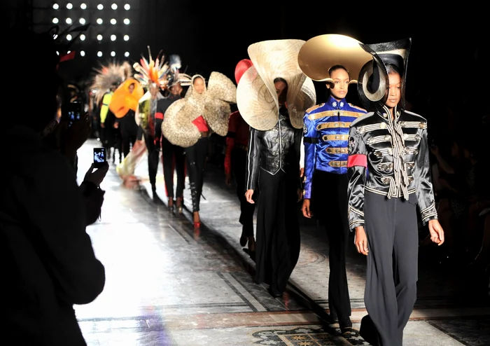 Colecţia lui Philip Treacy din toamna anului 2012, la Londra FOTO Getty Guliver Images