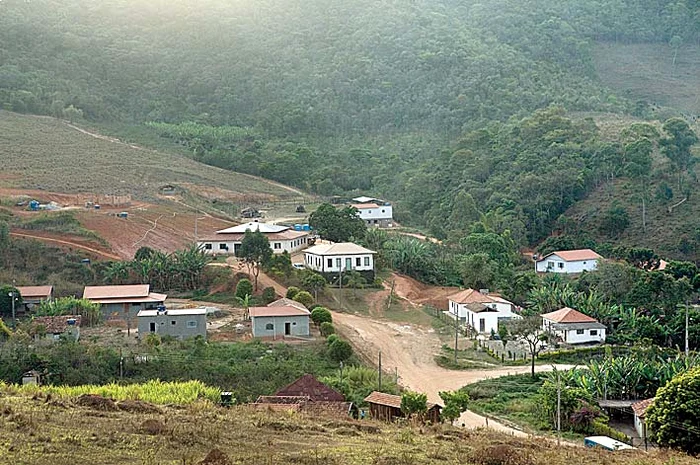 Satul a fost înfiinţat în 1890 de o femeie adulterină