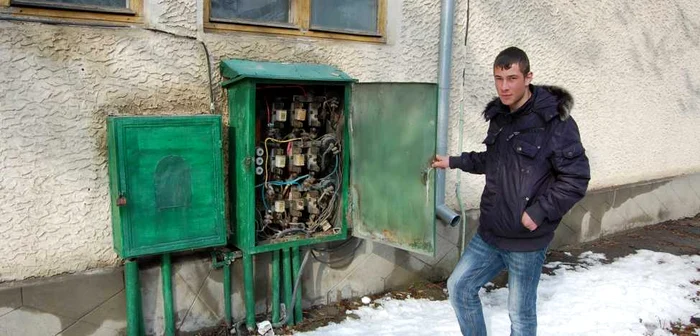 Acesta este panoul electric buclucaş, de unde plecau şi cablurile către Spitalul Judeţean. 
