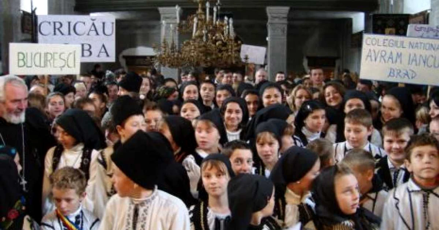Fii moţilor şi-au unit vocile într-un spectacol de colinde