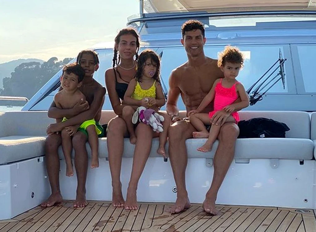 Cristiano Ronaldo, alături de cei Georgina și cei patru copiiFOTO: Instagram