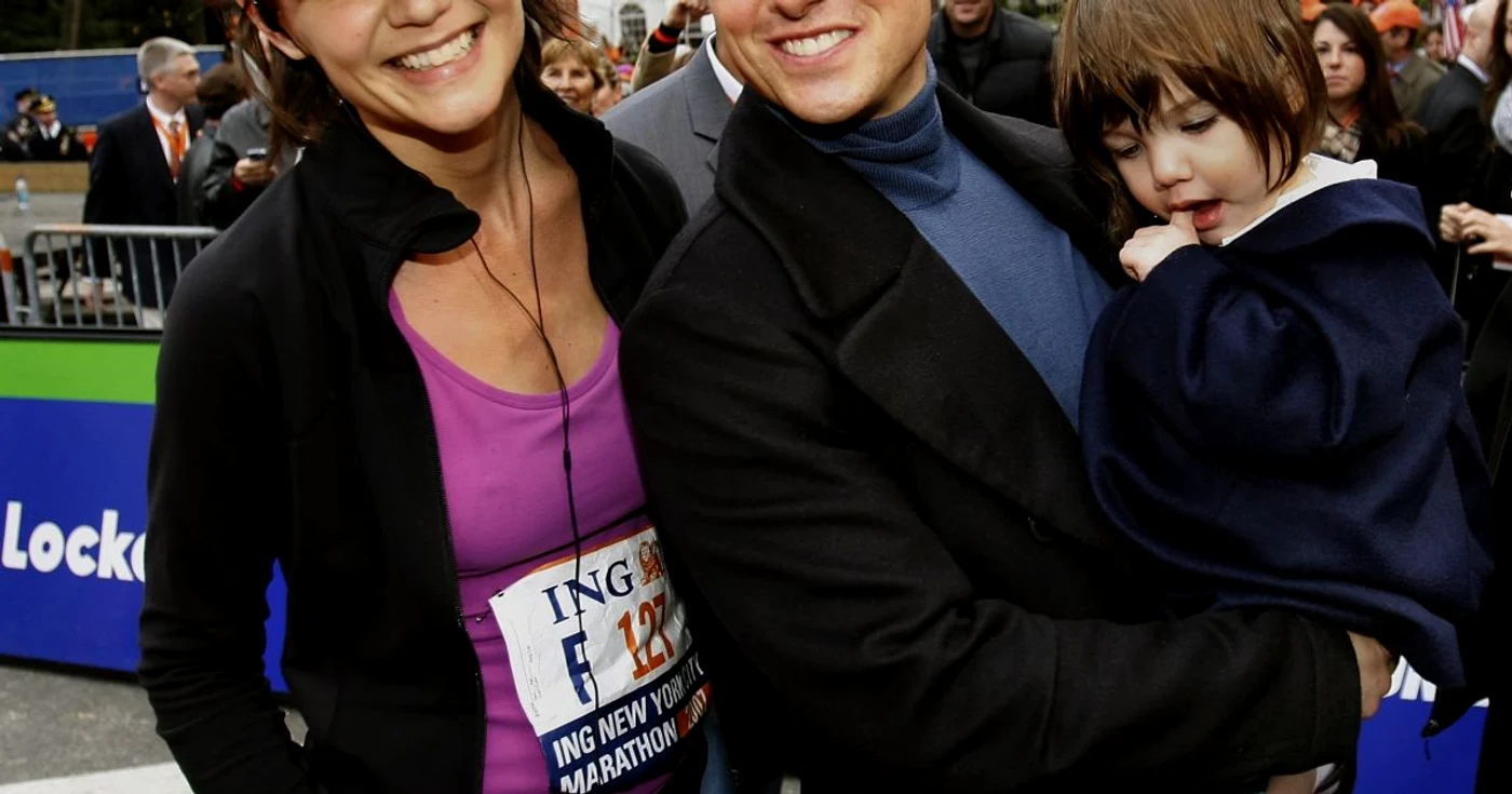 Tom Cruise, Katie Holmes şi micuţa Suri. FOTO Mediafax
