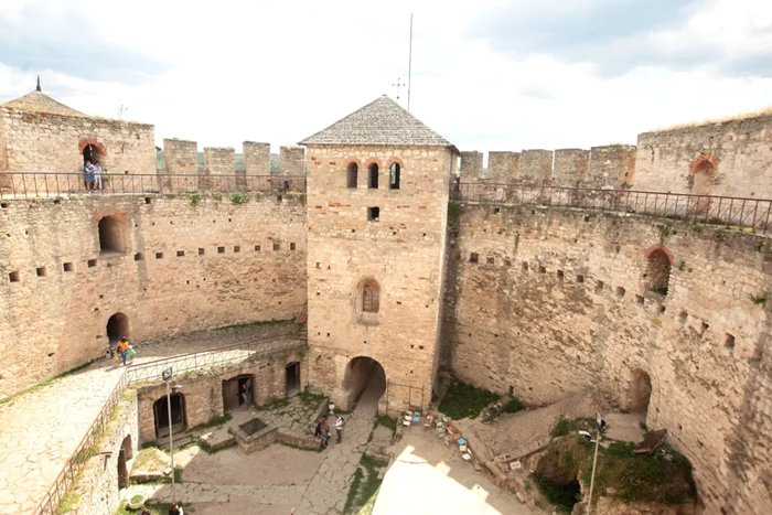 Cetatea îşi va redeschide uşile în mai 2014 FOTO: Adevărul