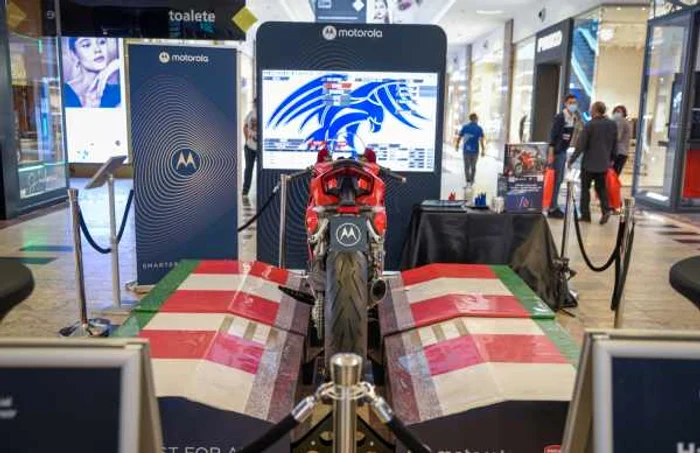 moto g 5G plus motocicleta Ducati