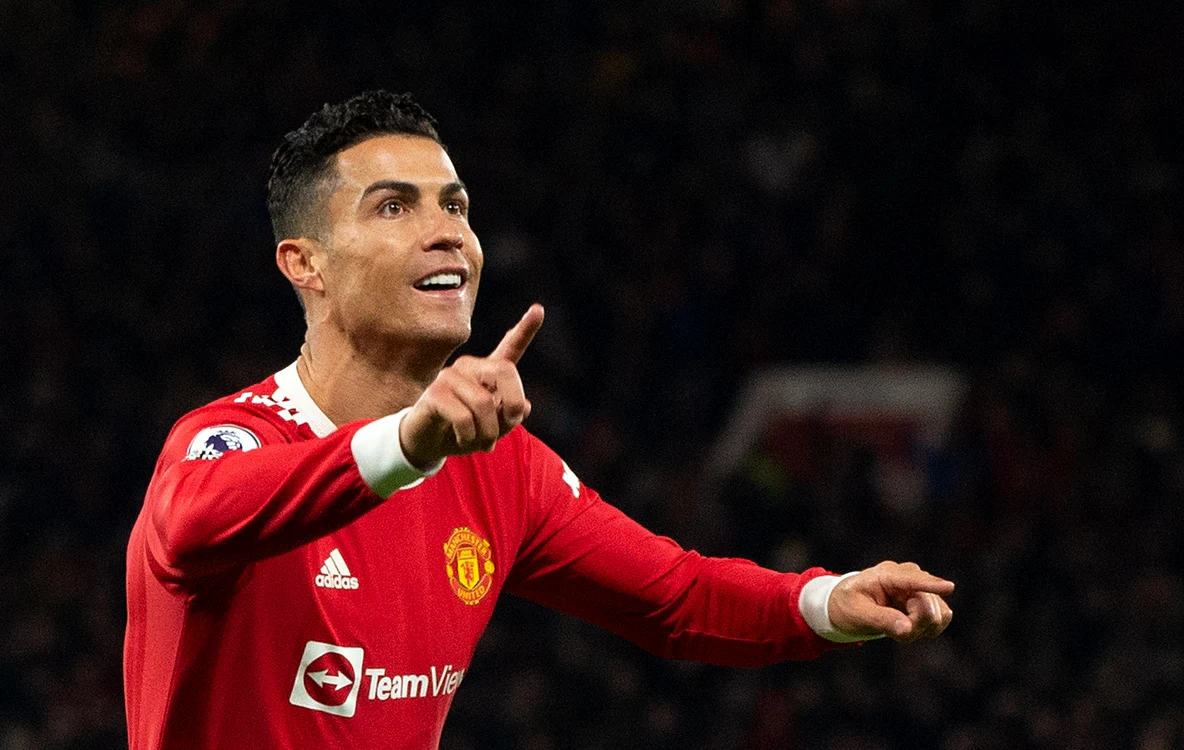 Cristiano Ronaldo (37 de ani)