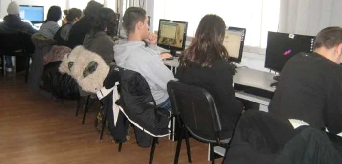 Cei mai buni informaticieni din întreaga ţară participă la olimpiadă (foto arhivă)