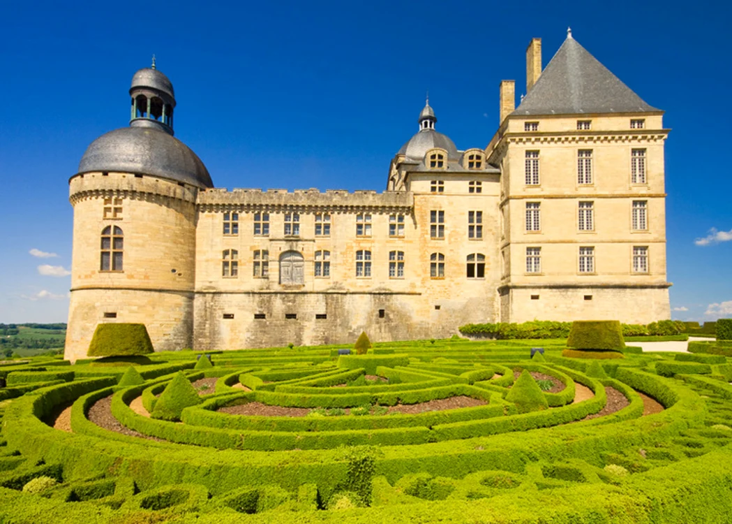 Castelul Hautefort,  Aquitania (sec. XVII)