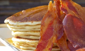 clatite americane cu artar si bacon jpeg
