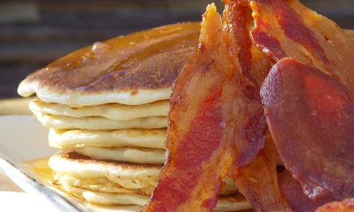 clatite americane cu artar si bacon jpeg