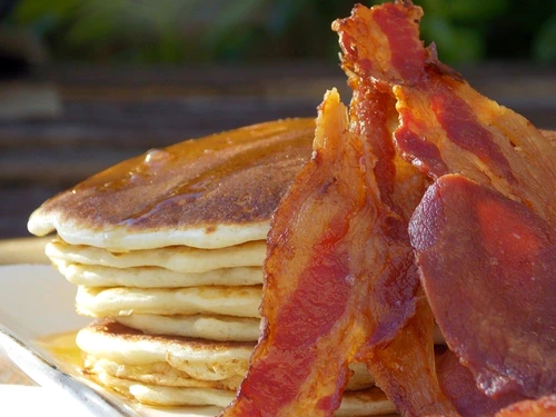 clatite americane cu artar si bacon jpeg